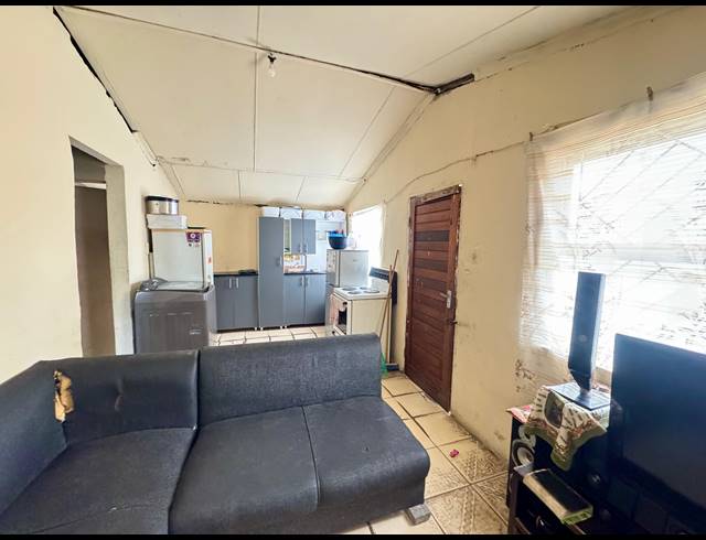 2 BEDROOM FREEHOLD FOR SALE IN KUYASA